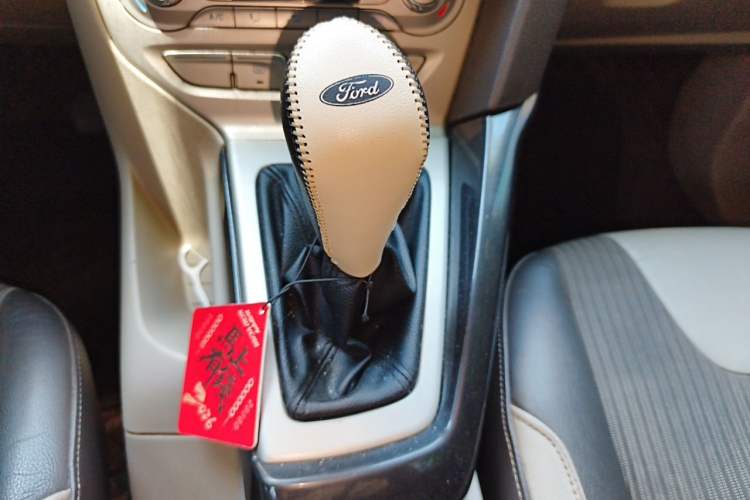 Used Ford Focus 2012 Sedan 1.6L Manual Fashion Edition Gear Lever