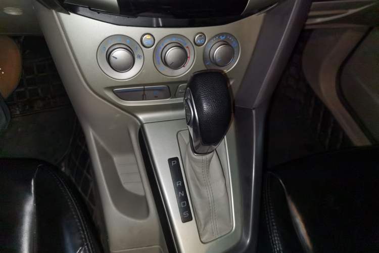 Used Ford Focus 2012 Sedan 1.6L Automatic Comfort Model Gear Lever