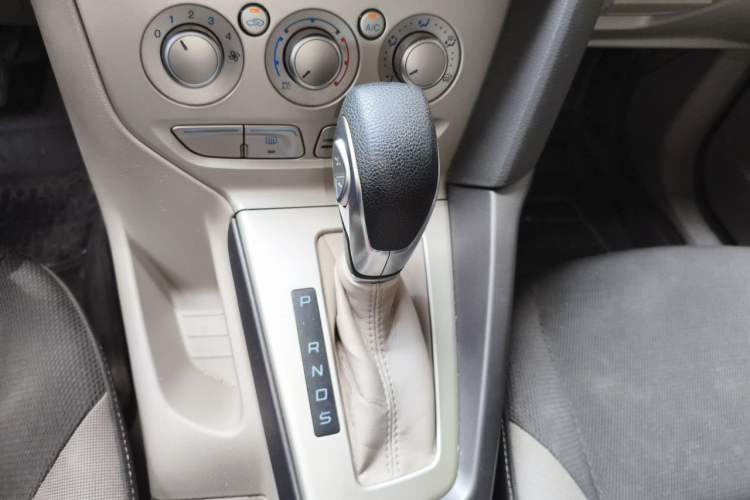 Used Ford Focus 2012 Sedan 1.6L Automatic Comfort Model Gear Lever