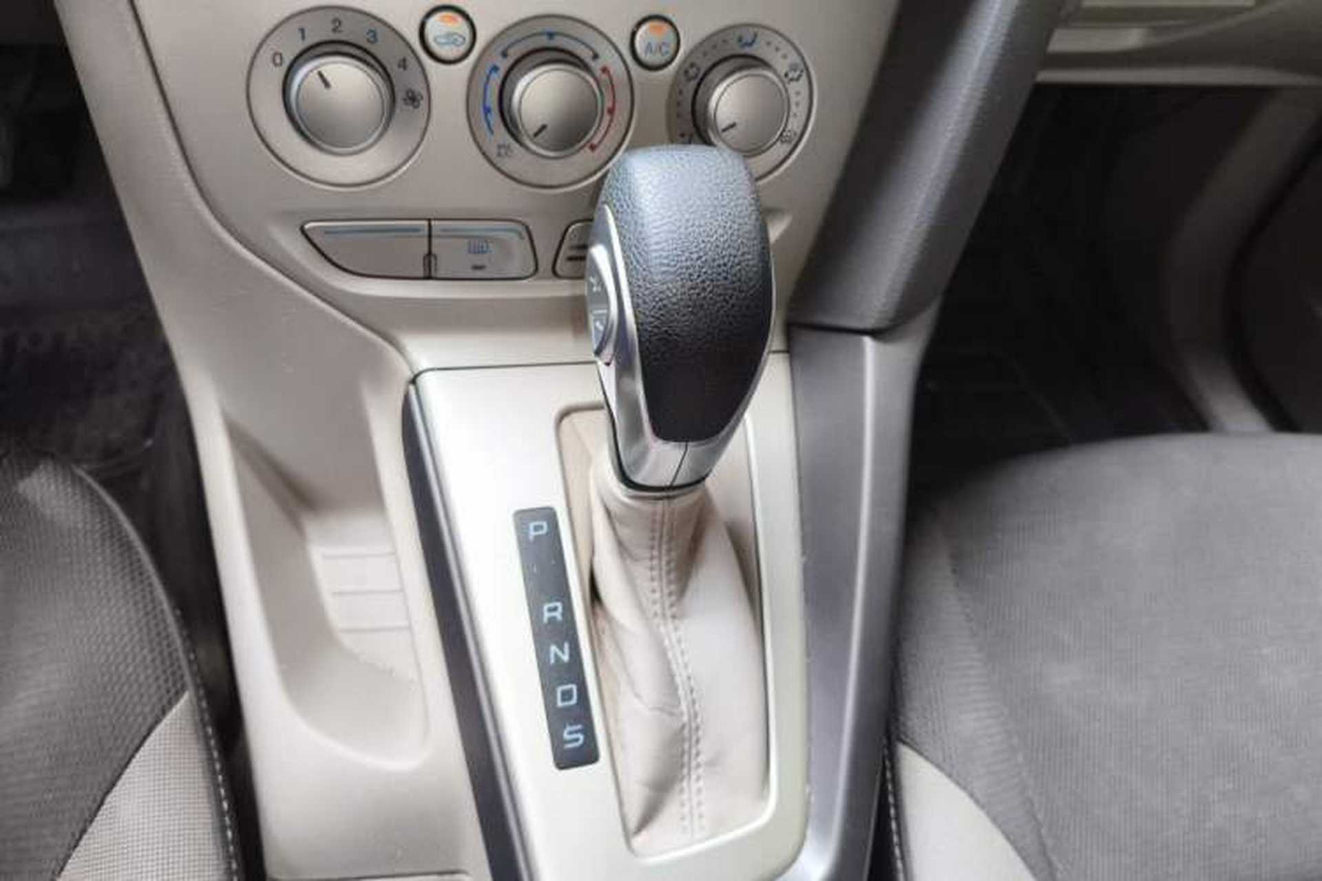Used Ford Focus 2012 Sedan 1.6L Automatic Comfort Model Gear Lever