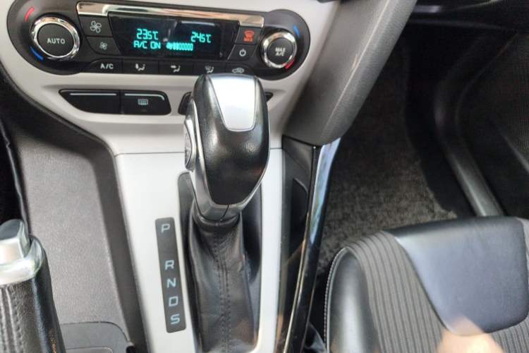 Used Ford Focus 2012 Hatchback 2.0L Automatic Luxury Sport Model Gear Lever