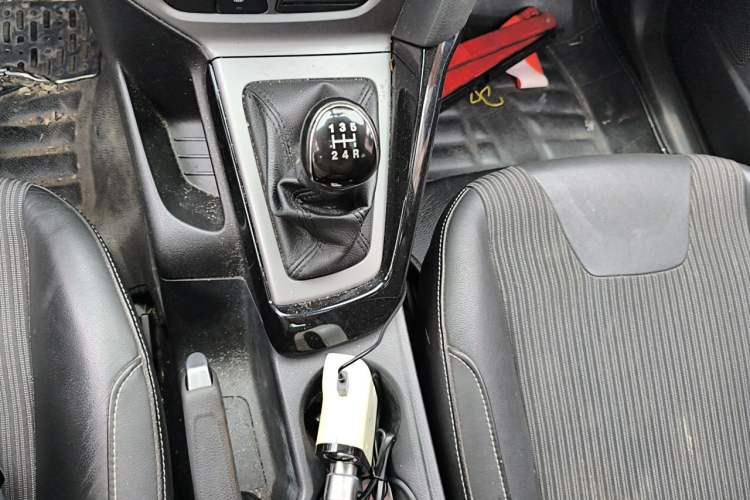 Used Ford Focus 2012 Sedan 1.6L Manual Fashion Edition Gear Lever
