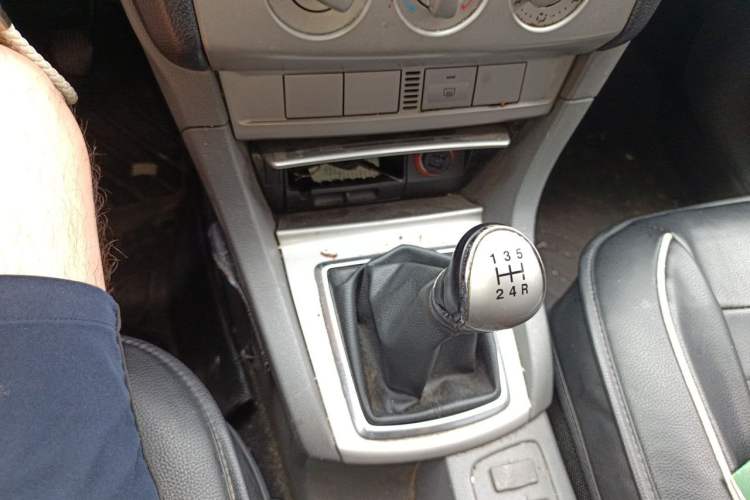 Used Ford Focus 2012 Hatchback Classic 1.8L Manual Base Model Gear Lever