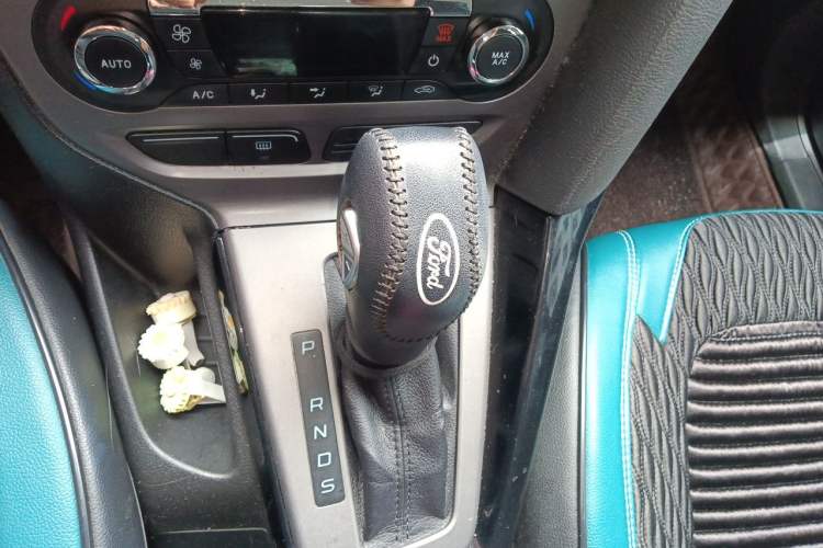 Used Ford Focus 2012 Sedan 1.6L Automatic Fashion Edition Gear Lever