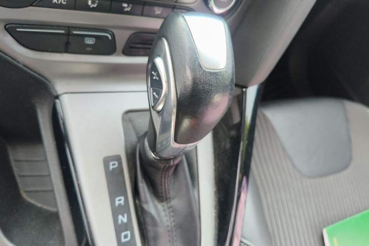 Used Ford Focus 2012 Sedan 1.6L Automatic Fashion Edition Gear Lever