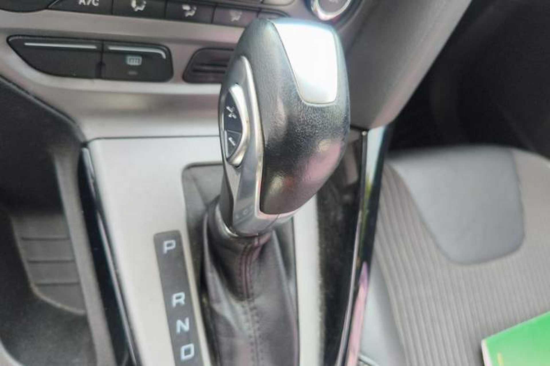 Used Ford Focus 2012 Sedan 1.6L Automatic Fashion Edition Gear Lever
