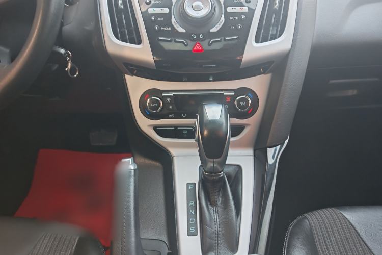 Used Ford Focus 2012 Hatchback 2.0L Automatic Luxury Sport Model Gear Lever