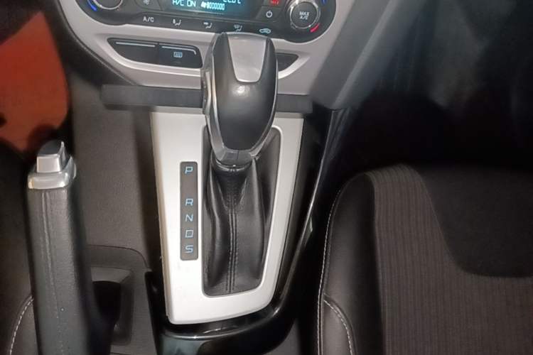 Used Ford Focus 2012 Hatchback 2.0L Automatic Luxury Sport Model Gear Lever