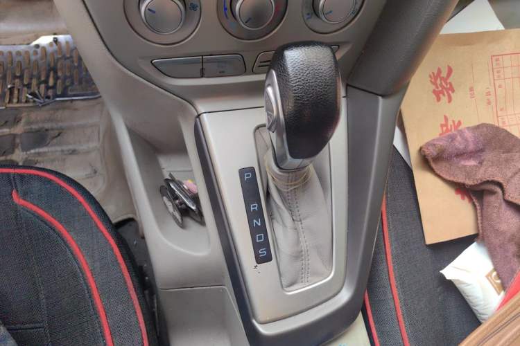 Used Ford Focus 2012 Sedan 1.6L Automatic Comfort Model Gear Lever