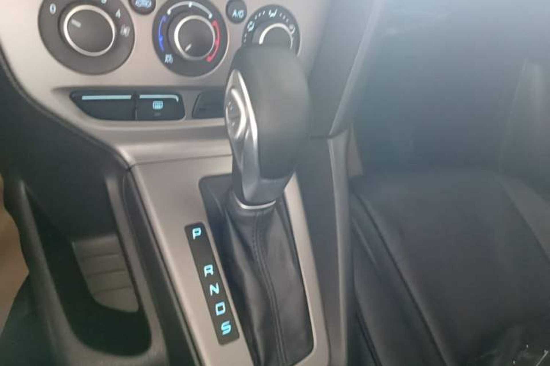 Used Ford Focus 2012 Hatchback 1.6L Automatic Fashion Edition Gear Lever