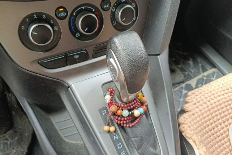 Used Ford Focus 2012 Hatchback 1.6L Automatic Comfort Model Gear Lever