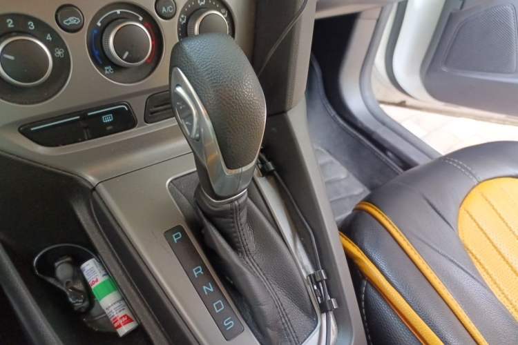 Used Ford Focus 2012 Hatchback 1.6L Automatic Comfort Model Gear Lever