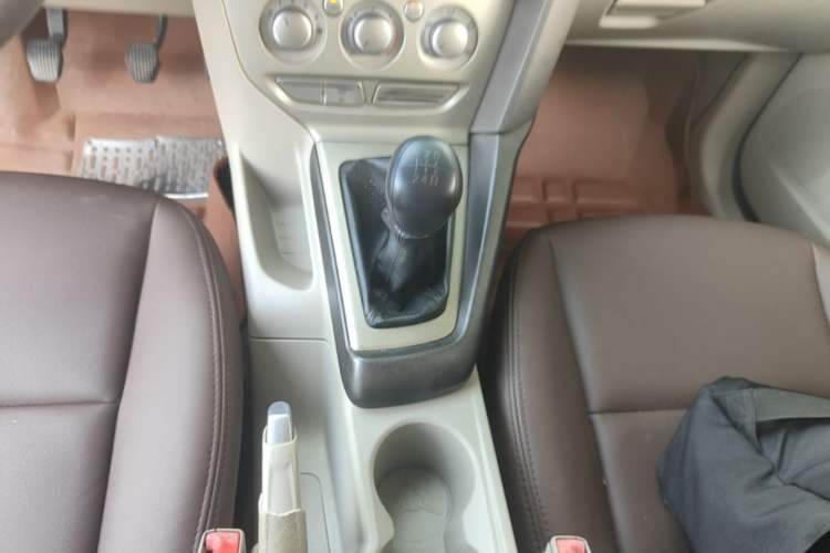 Used Ford Focus 2012 Sedan 1.6L Manual Comfort Model Gear Lever