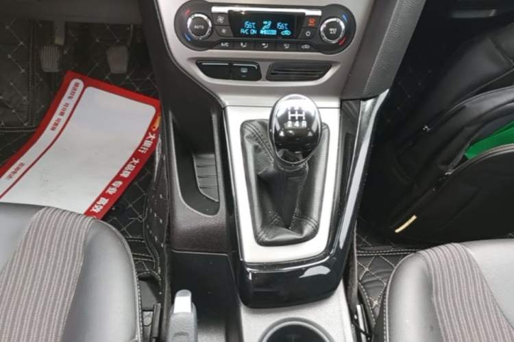 Used Ford Focus 2012 Hatchback 1.6L Manual Fashion Edition Gear Lever