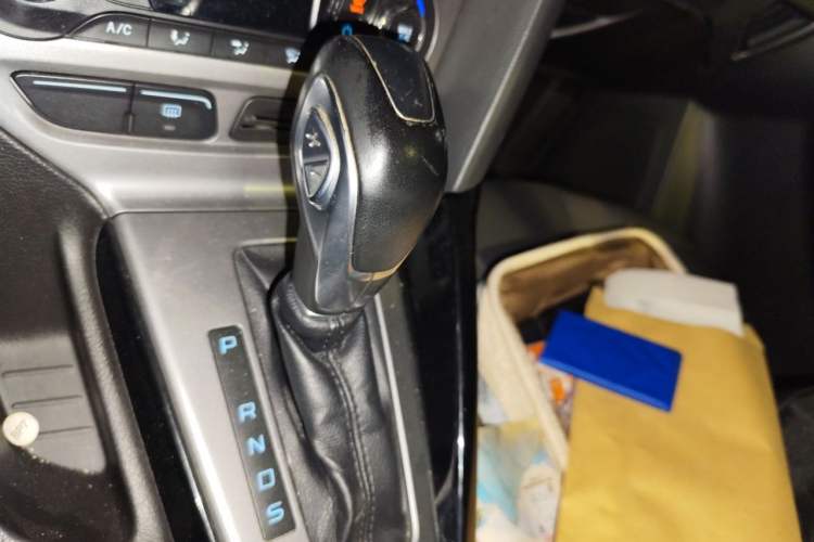 Used Ford Focus 2012 Hatchback 1.6L Automatic Fashion Edition Gear Lever