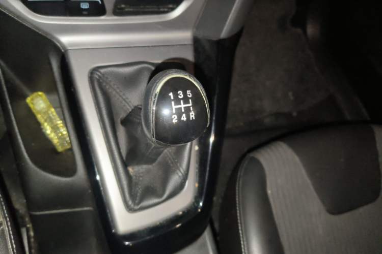 Used Ford Focus 2012 Sedan 1.6L Manual Fashion Edition Gear Lever