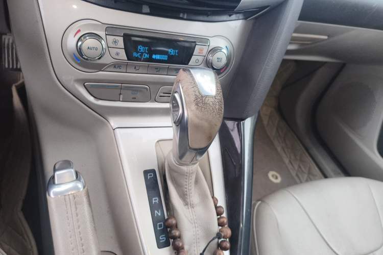 Used Ford Focus 2012 Sedan 1.6L Automatic Prestige Model Gear Lever