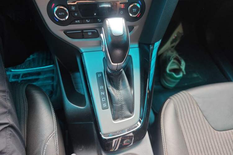 Used Ford Focus 2012 Sedan 1.6L Automatic Fashion Edition Gear Lever