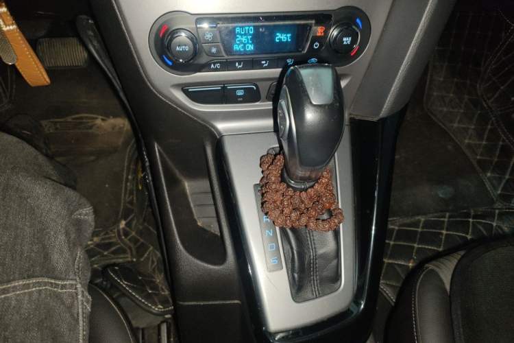 Used Ford Focus 2012 Hatchback 1.6L Automatic Fashion Edition Gear Lever