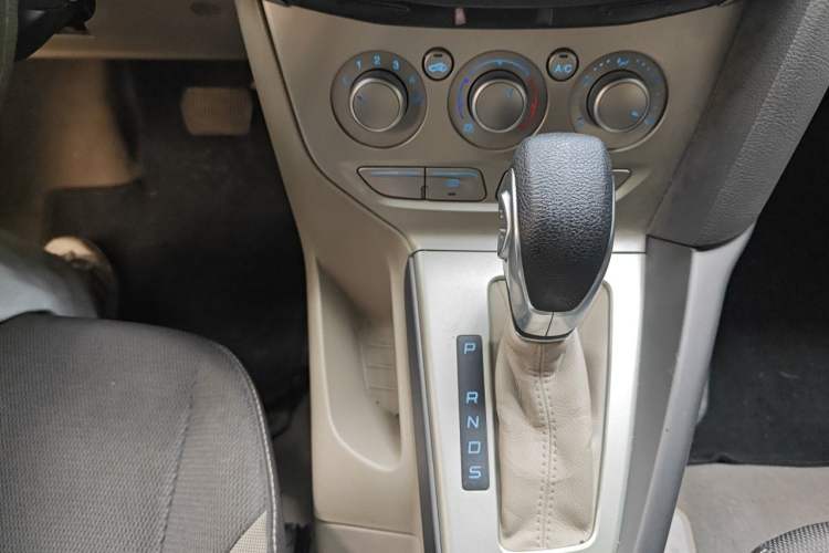 Used Ford Focus 2012 Sedan 1.6L Automatic Comfort Model Gear Lever