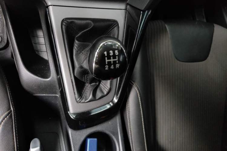 Used Ford Focus 2012 Sedan 1.6L Manual Fashion Edition Gear Lever