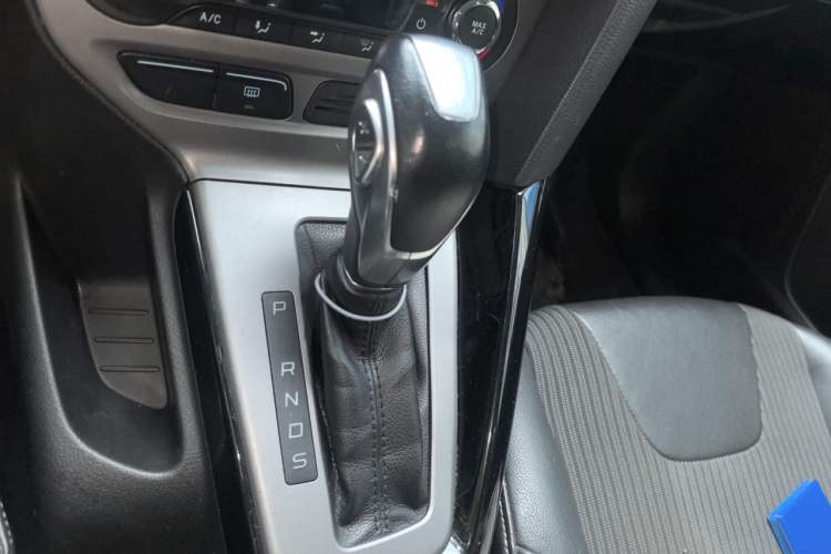 Used Ford Focus 2012 Hatchback 1.6L Automatic Fashion Edition Gear Lever
