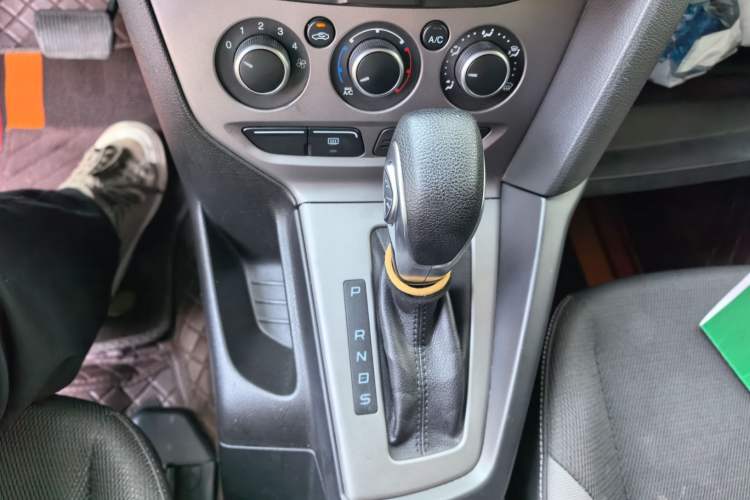 Used Ford Focus 2012 Hatchback 1.6L Automatic Comfort Model Gear Lever