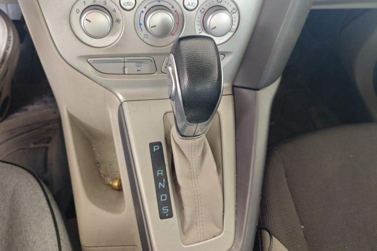 Used Ford Focus 2012 Sedan 1.6L Automatic Comfort Model Gear Lever