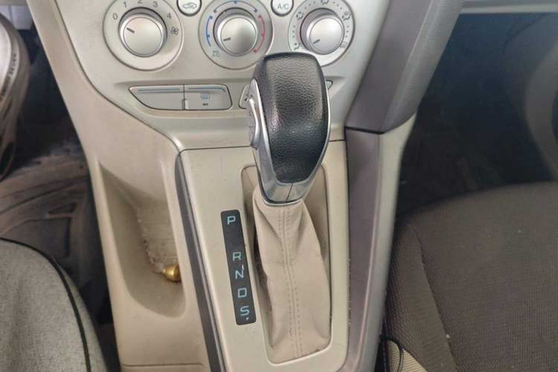 Used Ford Focus 2012 Sedan 1.6L Automatic Comfort Model Gear Lever