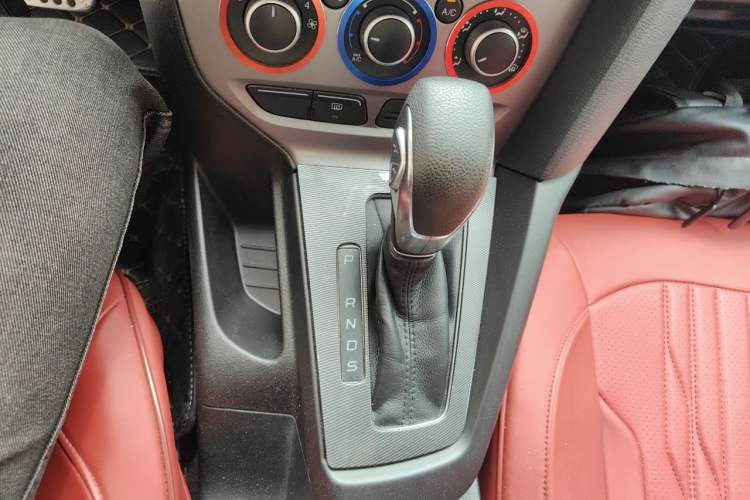Used Ford Focus 2012 Hatchback 1.6L Automatic Comfort Model Gear Lever