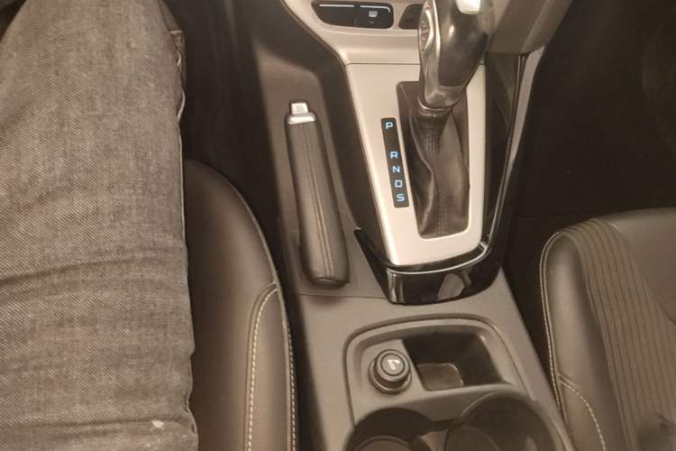 Used Ford Focus 2012 Hatchback 2.0L Automatic Luxury Sport Model Gear Lever