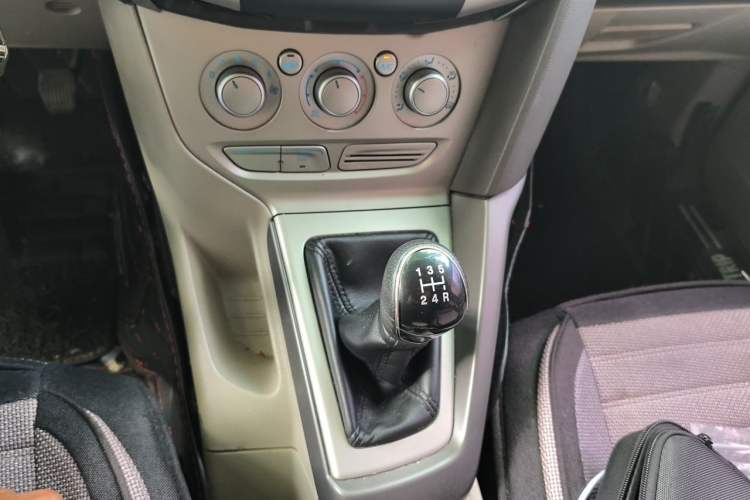 Used Ford Focus 2012 Sedan 1.6L Manual Comfort Model Gear Lever