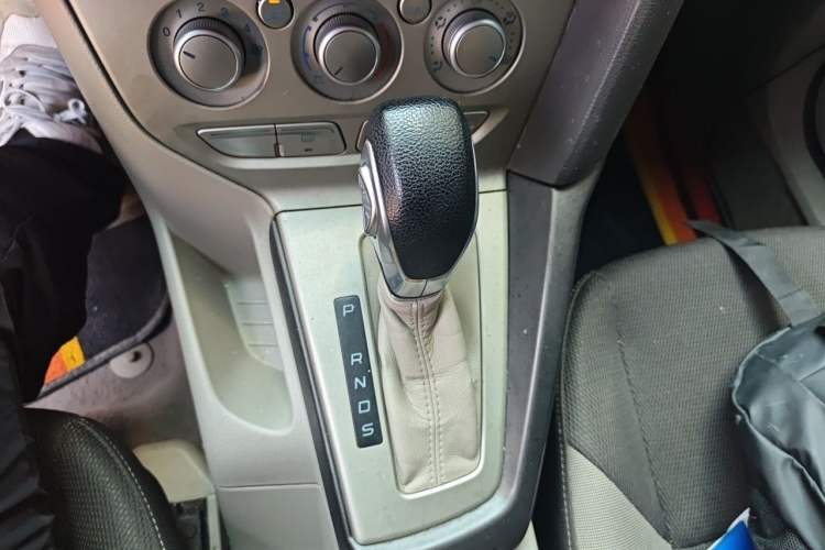 Used Ford Focus 2012 Sedan 1.6L Automatic Comfort Model Gear Lever