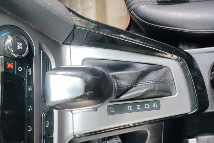 Used Ford Focus 2012 Hatchback 1.6L Automatic Fashion Edition Gear Lever