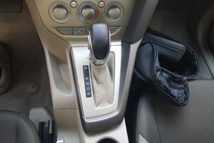 Used Ford Focus 2012 Sedan 1.6L Automatic Comfort Model Gear Lever