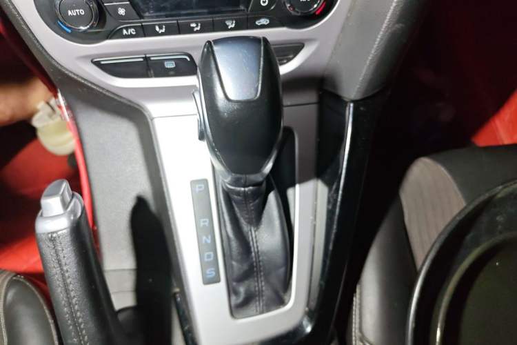 Used Ford Focus 2012 Hatchback 2.0L Automatic Luxury Sport Model Gear Lever