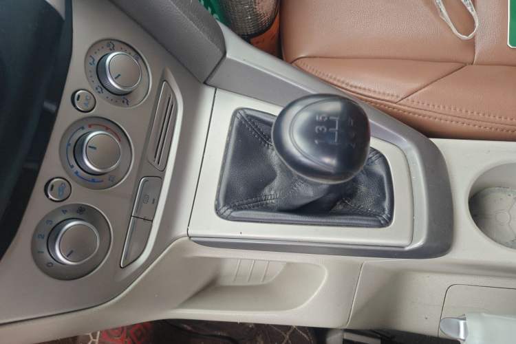 Used Ford Focus 2012 Sedan 1.6L Manual Comfort Model Gear Lever