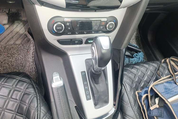 Used Ford Focus 2012 Hatchback 2.0L Automatic Luxury Sport Model Gear Lever