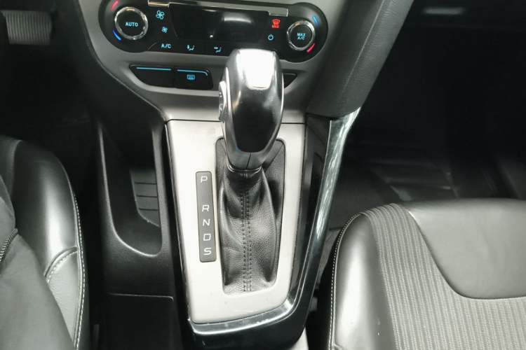 Used Ford Focus 2012 Sedan 1.6L Automatic Fashion Edition Gear Lever