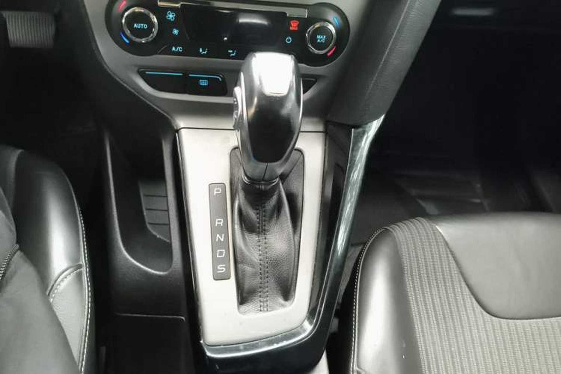 Used Ford Focus 2012 Sedan 1.6L Automatic Fashion Edition Gear Lever