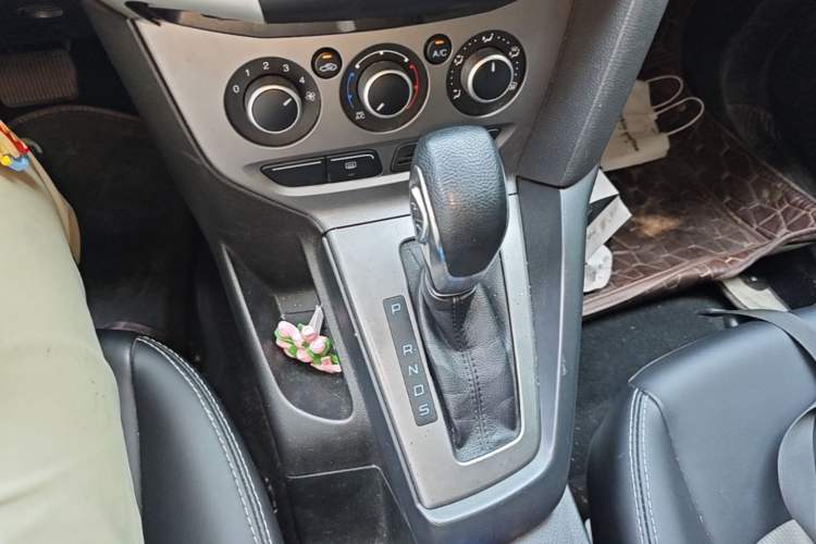 Used Ford Focus 2012 Hatchback 1.6L Automatic Comfort Model Gear Lever