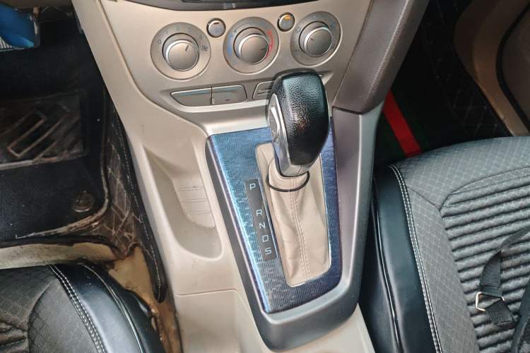 Used Ford Focus 2012 Sedan 1.6L Automatic Comfort Model Gear Lever