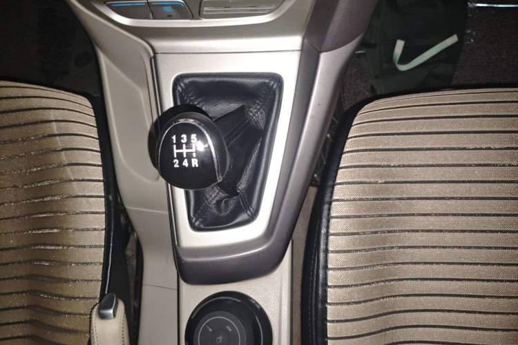 Used Ford Focus 2012 Sedan 1.6L Manual Comfort Model Gear Lever