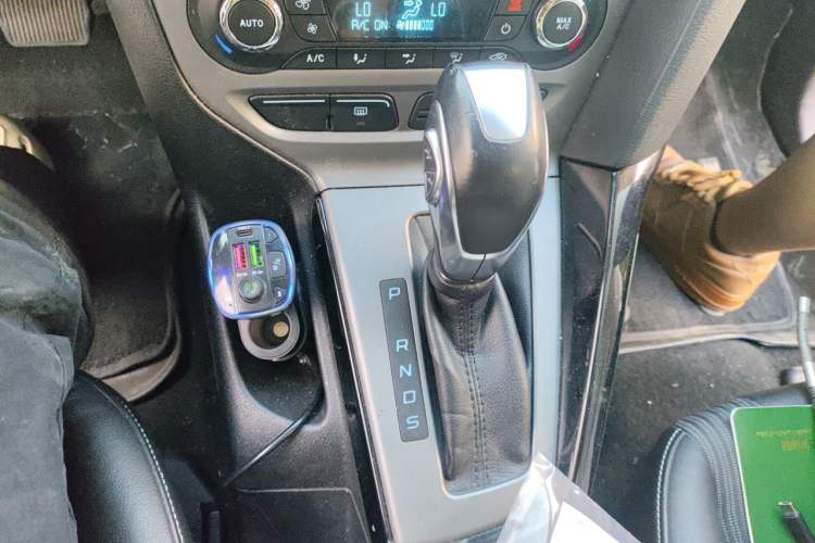 Used Ford Focus 2012 Hatchback 1.6L Automatic Fashion Edition Gear Lever