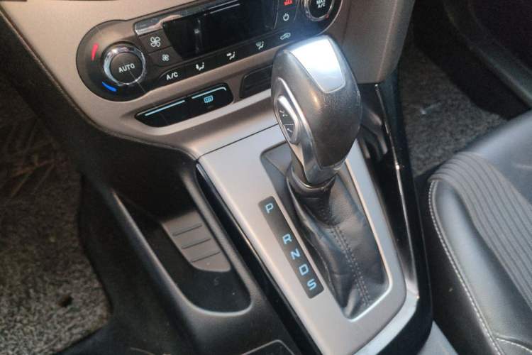 Used Ford Focus 2012 Hatchback 1.6L Automatic Fashion Edition Gear Lever