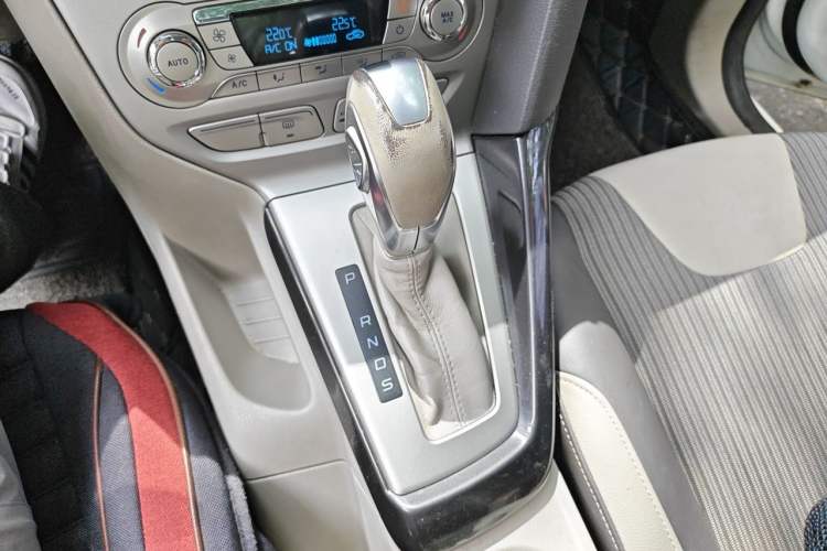 Used Ford Focus 2012 Hatchback 1.6L Automatic Fashion Edition Gear Lever