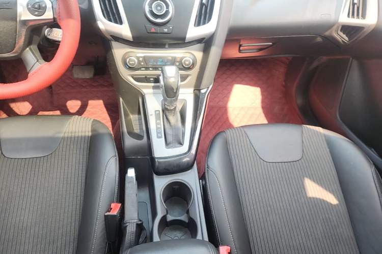 Used Ford Focus 2012 Hatchback 1.6L Automatic Fashion Edition Gear Lever