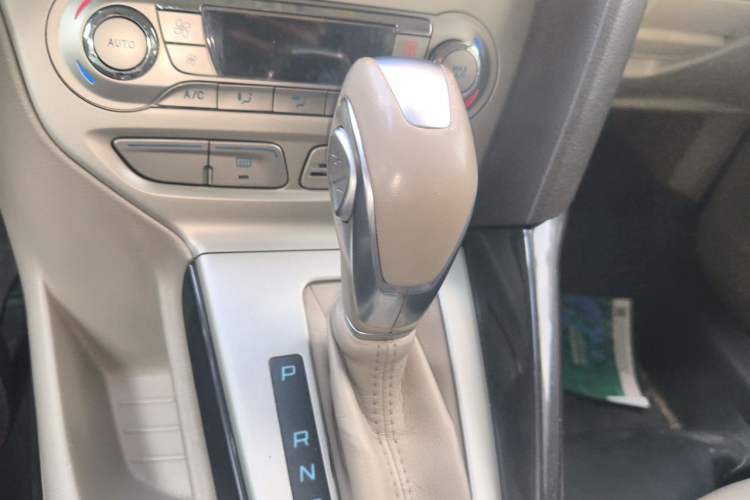 Used Ford Focus 2012 Hatchback 1.6L Automatic Fashion Edition Gear Lever