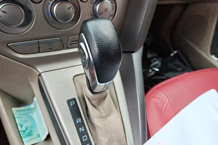 Used Ford Focus 2012 Sedan 1.6L Automatic Comfort Model Gear Lever