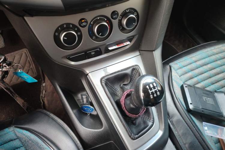 Used Ford Focus 2012 Hatchback 1.6L Manual Comfort Model Gear Lever